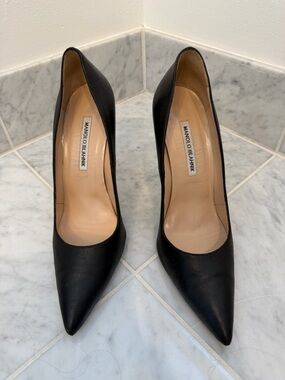 Manolo Blahnik BB Pointed Toe Pump